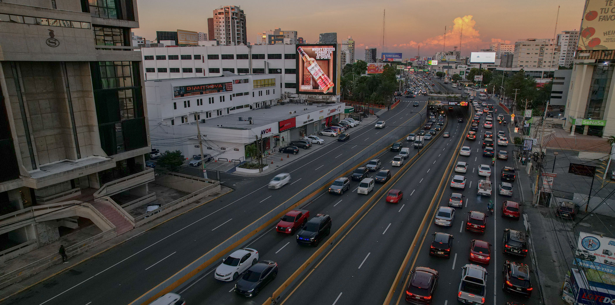 Billboard DOOH - B-REX - Dewars