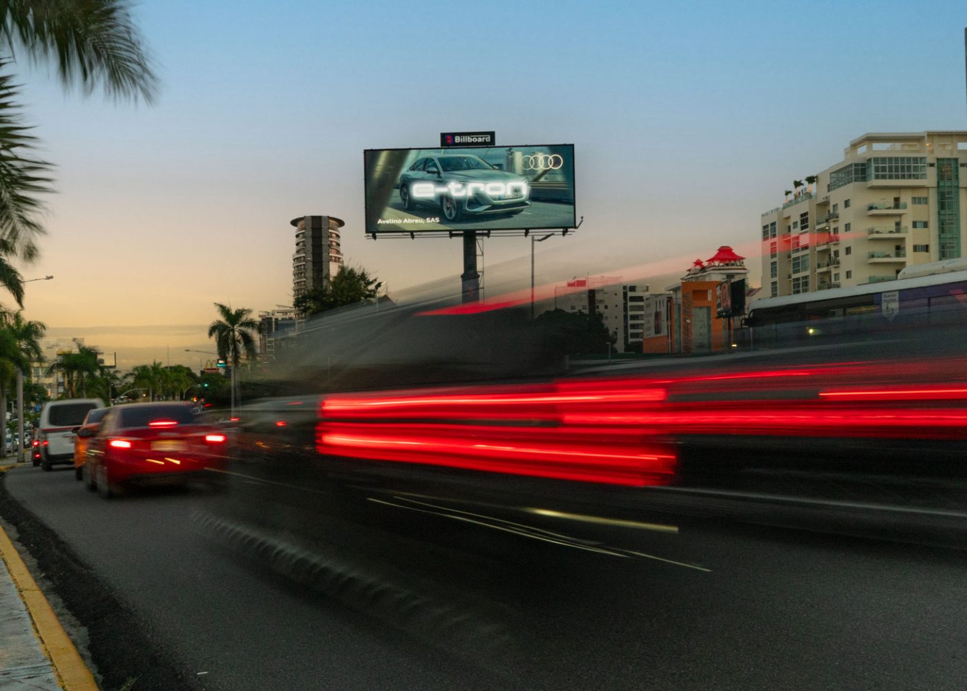 Billboard - DOOH - Churchill - E-tron