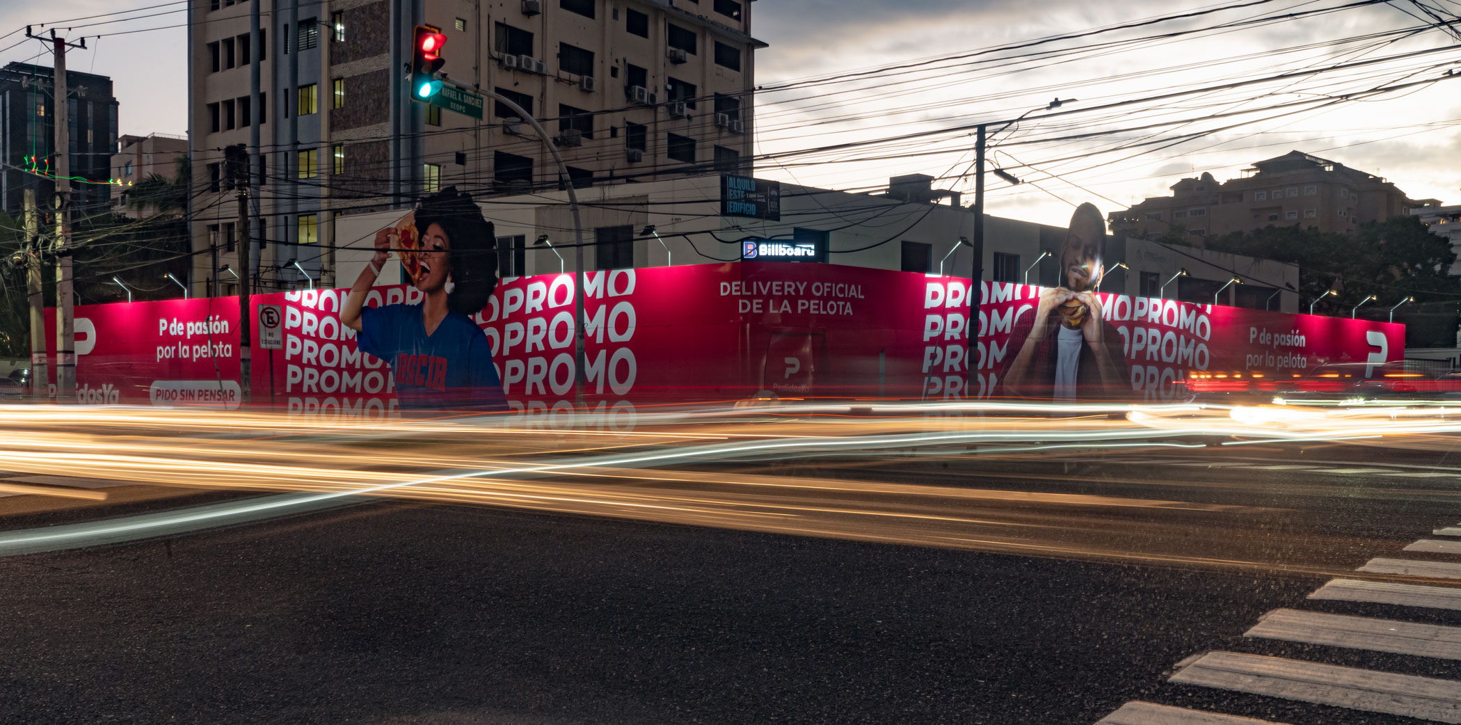 Billboard Dominicana - Streetbillboard - Tiradentes - Pedidos Ya - Iluminado noche